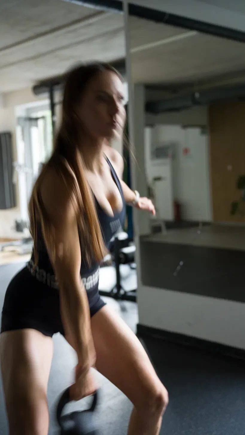 Katarína Zimanová – swing s kettlebellom